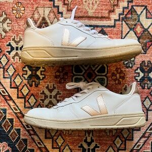 Veja V-10 Leather White & Platine Sneakers, EU39